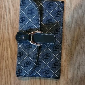 Dooney & Bourke wallet